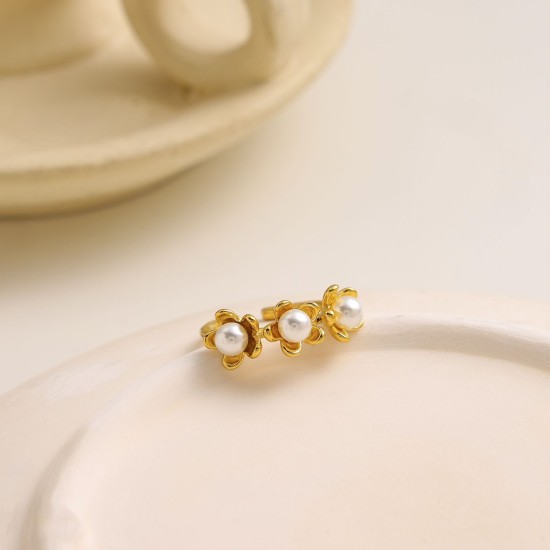 Pearl inlaid flower ring