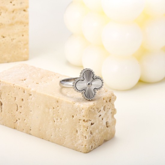  Four leaf clover stainless steel ring