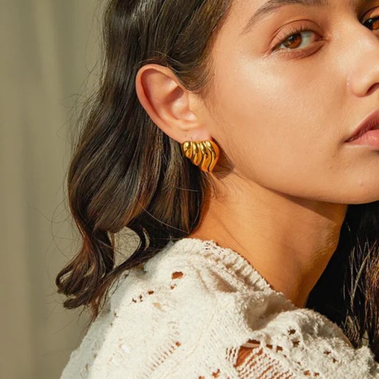 Wave patterned heart-shaped stainless steel earrings