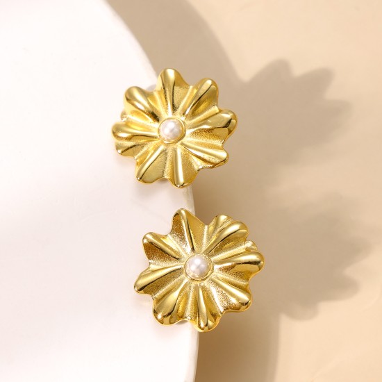 Flower shaped pearl stainless steel earrings