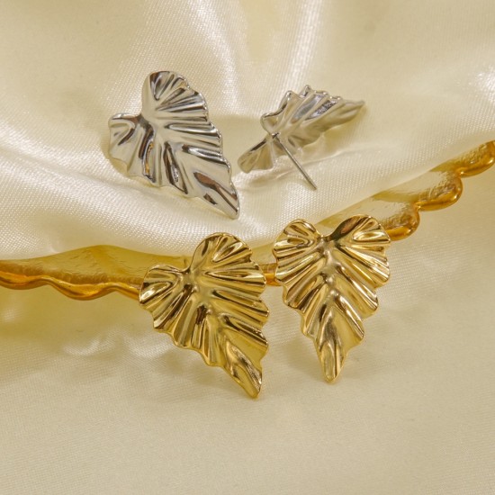 Stainless steel ear studs with blade texture